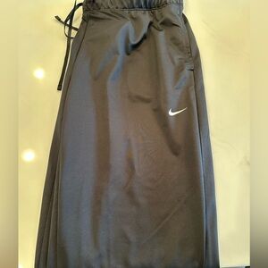 NIKE women’s training pants Black Size L NWT
